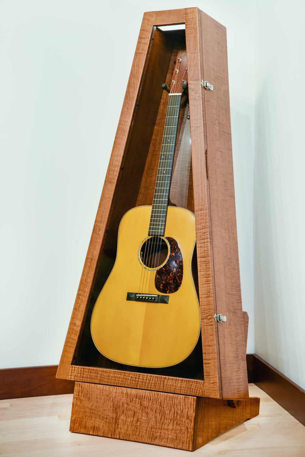 ClimaStand Triangle Humidor with Base - Flamed Maple with Boston Stain