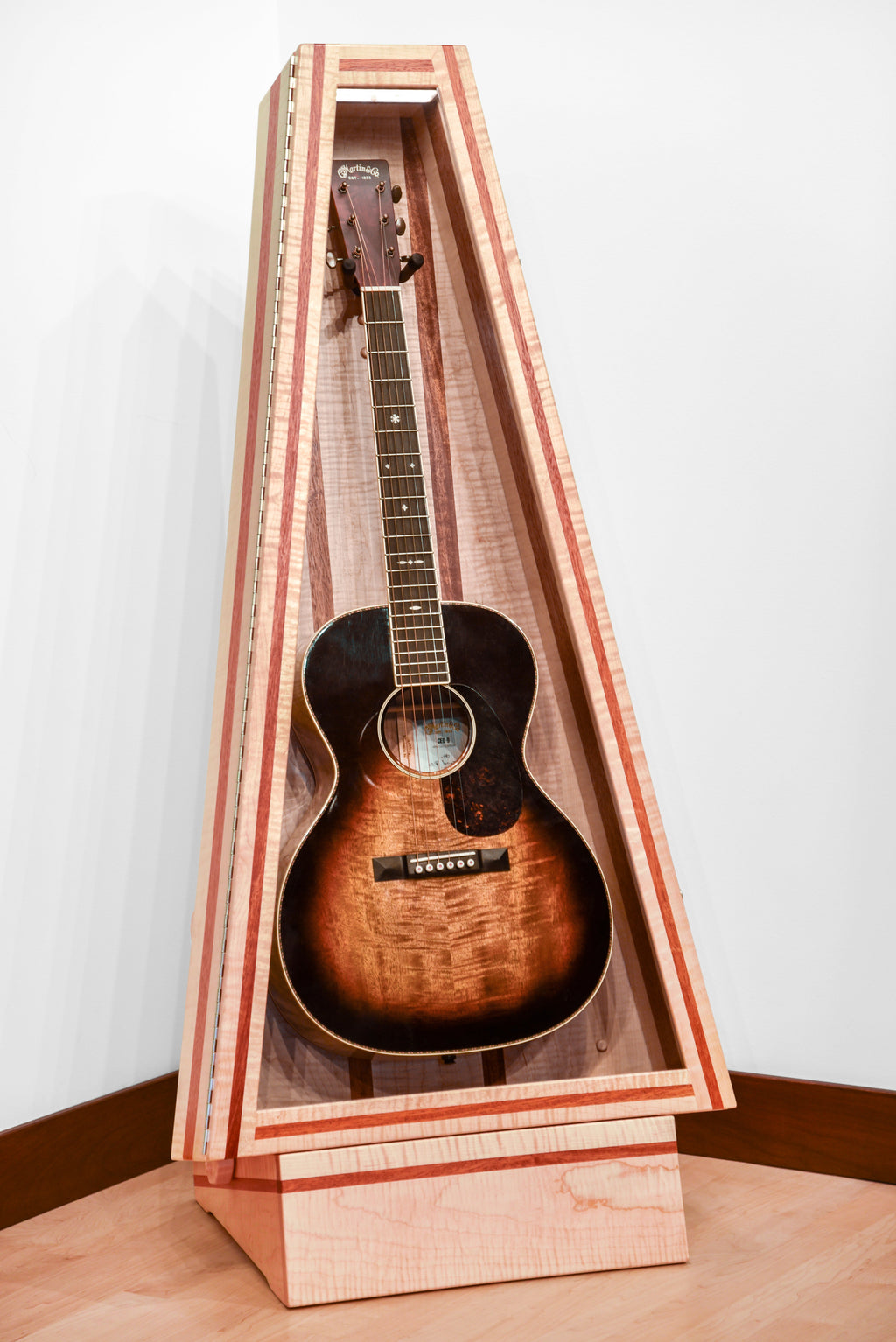 ClimaStand Triangle Humidor with Base - Flamed Maple with Mahogany