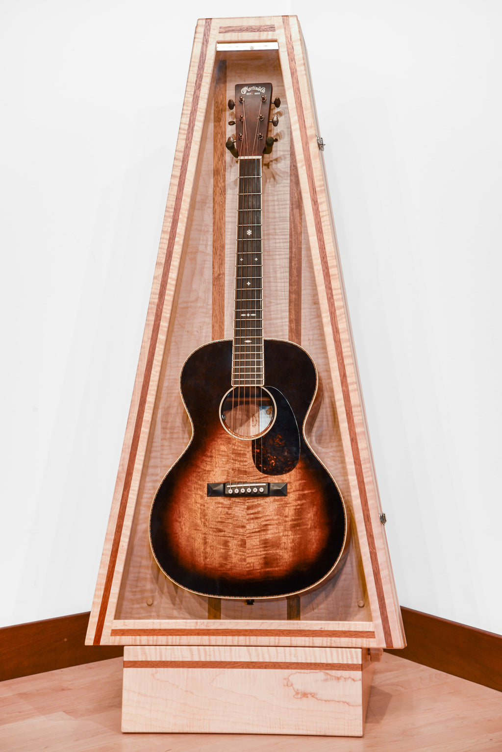 ClimaStand Triangle Humidor with Base - Flamed Maple with Mahogany
