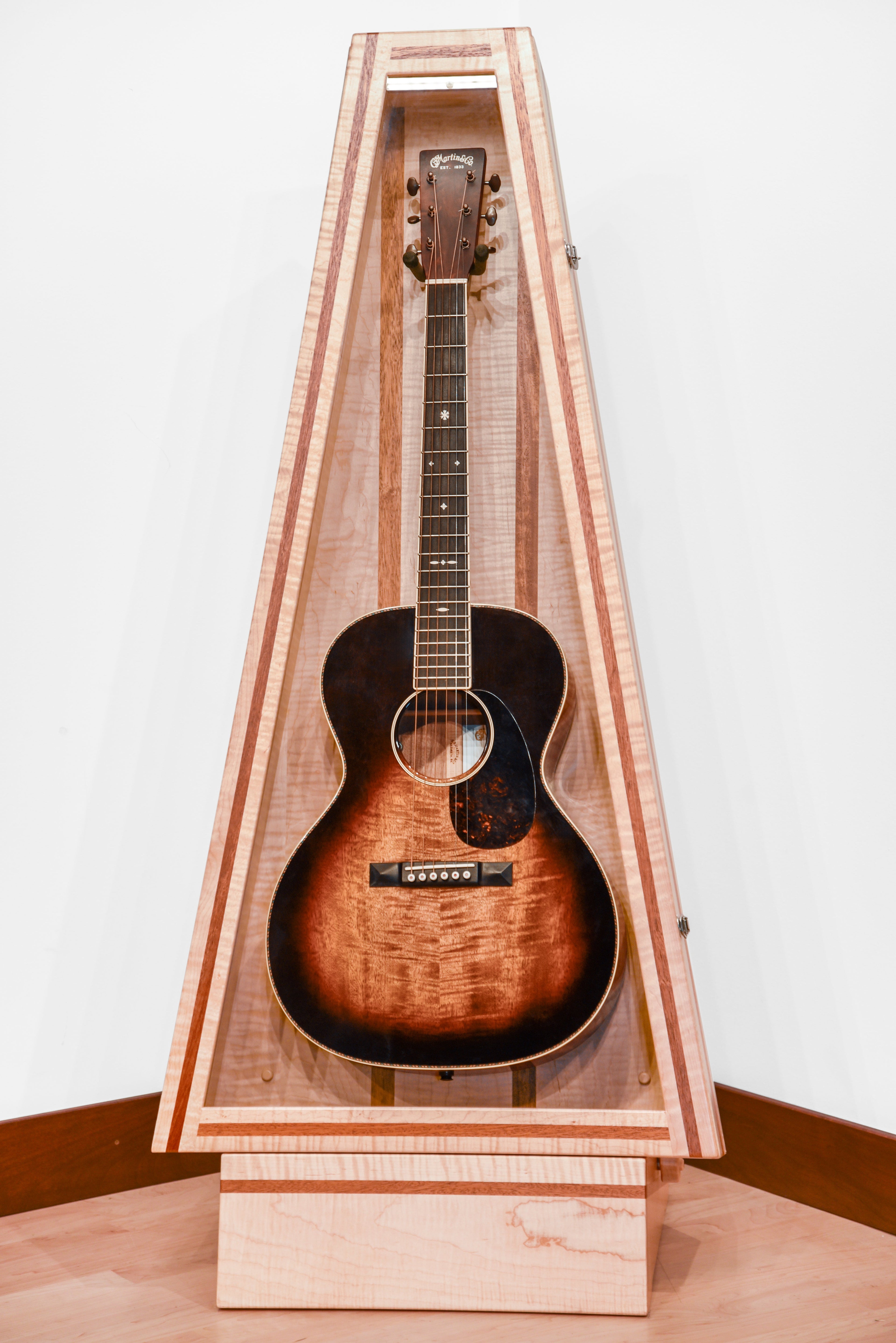 ClimaStand Triangle Humidor with Base - Flamed Maple with Mahogany