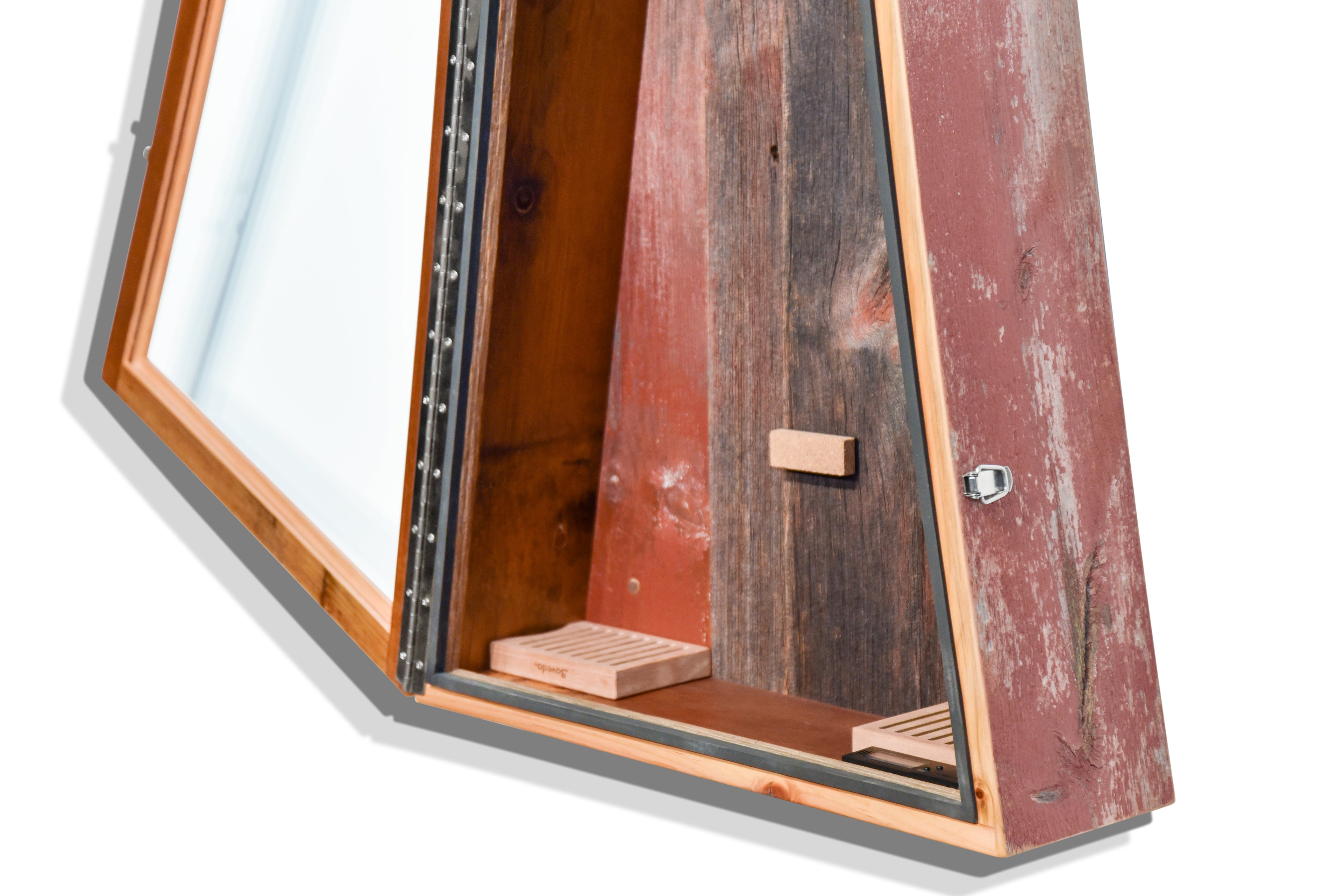 ClimaCase Triangle Humidor - Reclaimed Barnwood (Red)