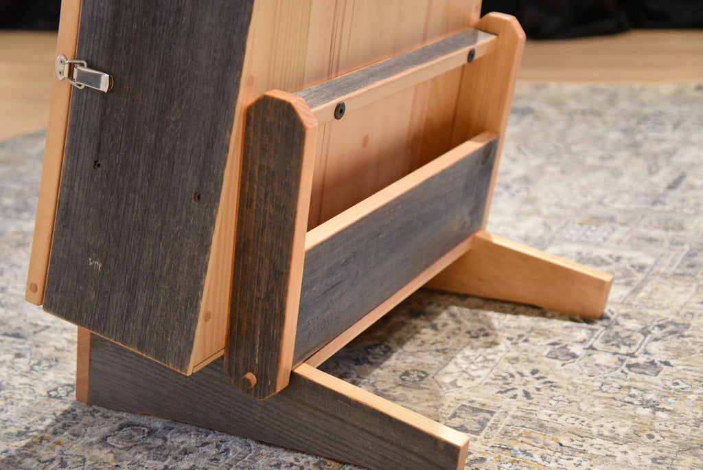 ClimaStand Triangle Humidor with Base - Reclaimed Barnwood (Grey)