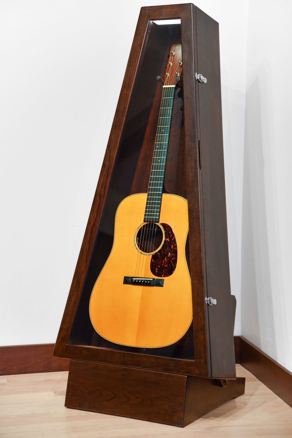 ClimaStand Triangle Humidor with Base - Cherry with Onyx Stain